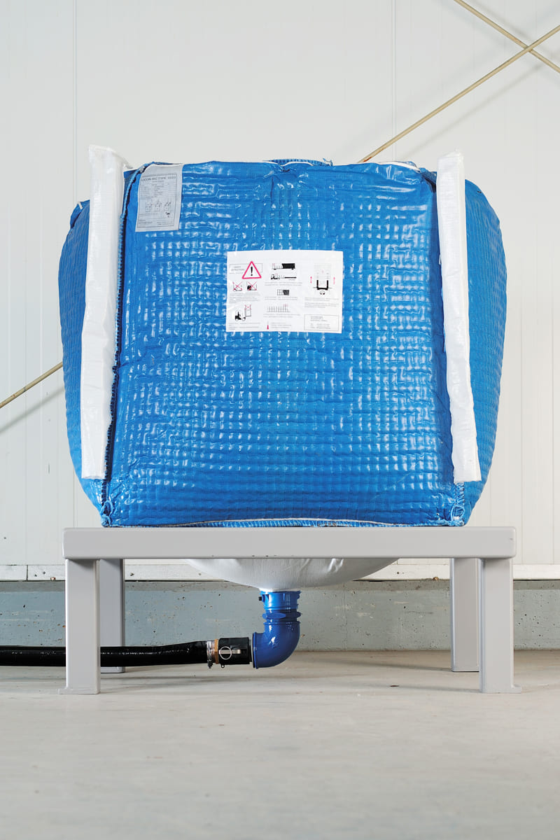 Freistehend auf Palette / Muttertank Freistehend auf Entleer-Rahmen